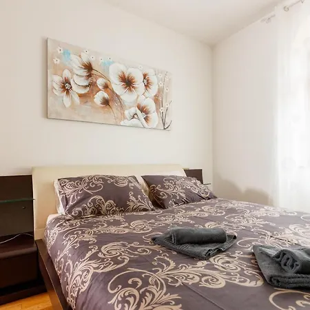 Apartment La Casa Di Dorina - Il Della Civetta - Bernina Express Stazzona